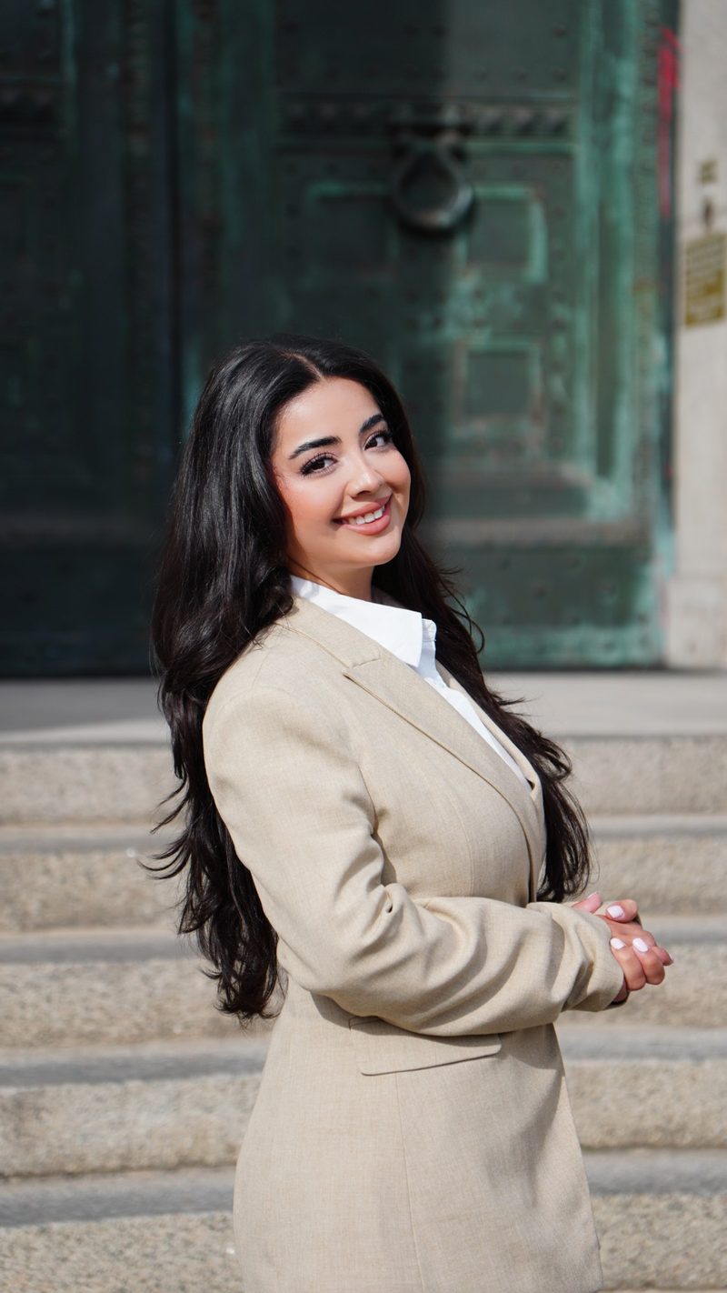 Elnaz Mohmmand am Sievekingplatz in Hamburg